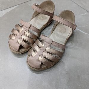 UGG Matilde Pink Leather Girls Sandals • Size 11